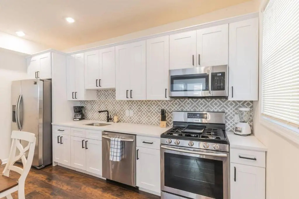 2 Blocks from Beach-Sleeps 16