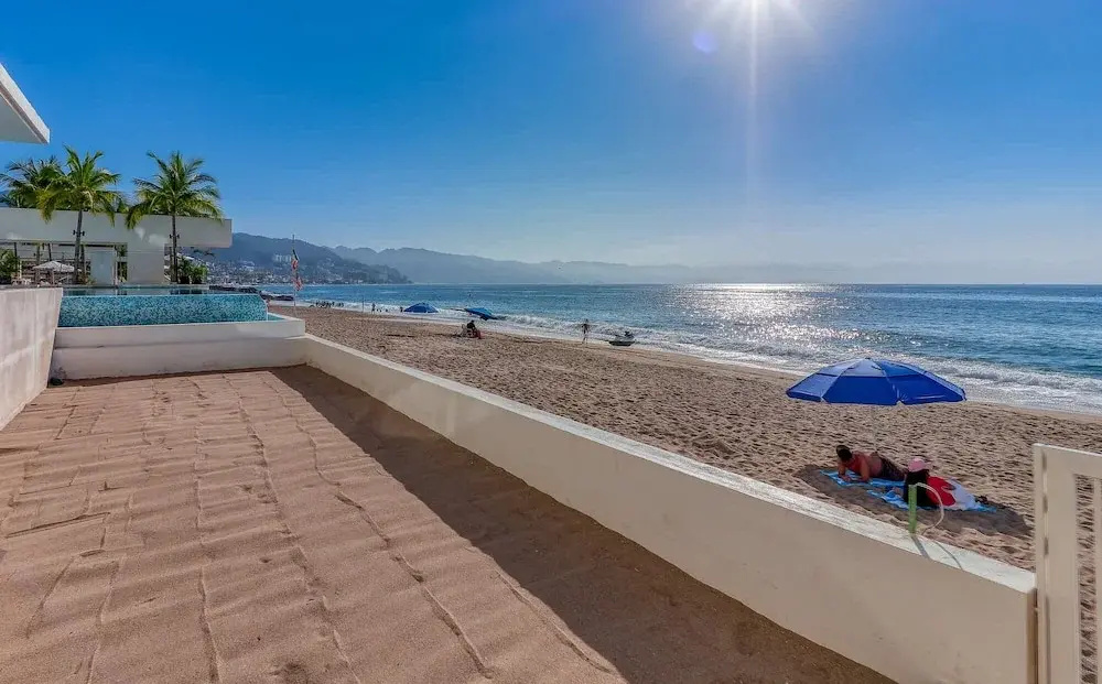 Brand New Oceanview Studio - Pools - Beach - Gym