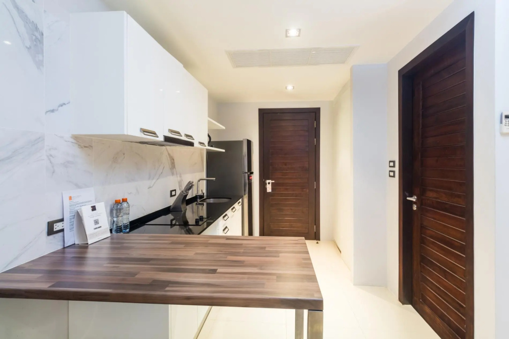 ET618 - Convenient apartment in Patong, pool  and parking