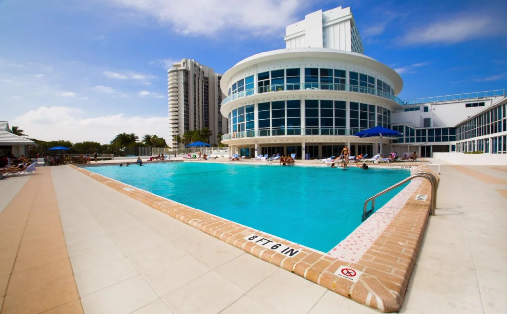 Castle Beach Club Apartments