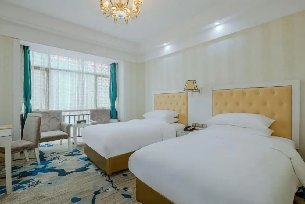 Vienna Hotel (Liuyang River Bridge Pedestrian Street)