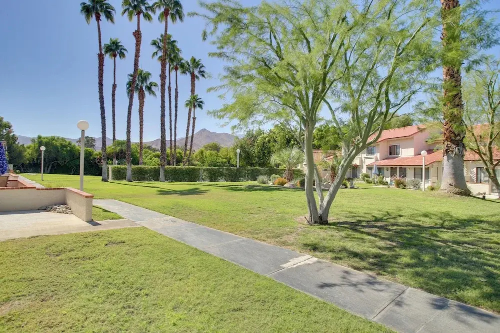 Townhome w/ Pool Access, Near Dtwn Palm Springs!