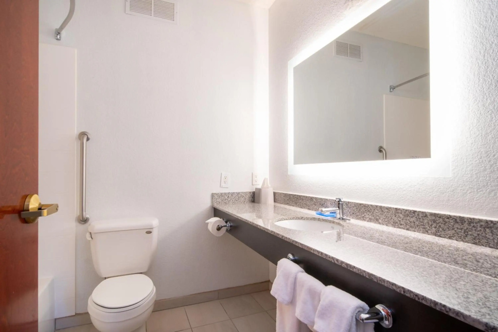Holiday Inn Express Hotel & Suites Bedford by IHG