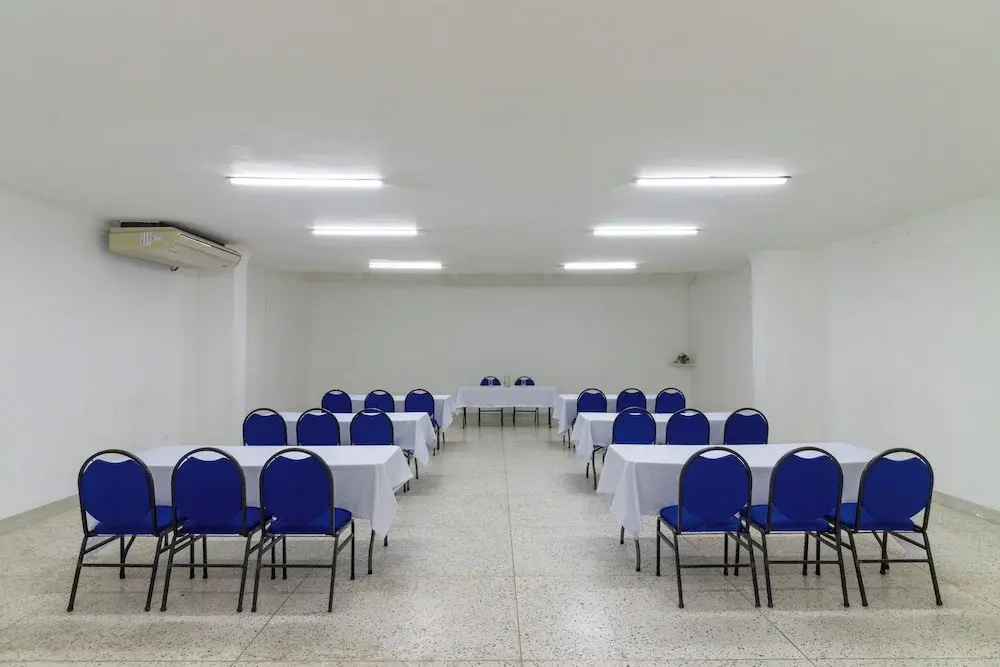 Hotel Axis Inn By GEH Suites