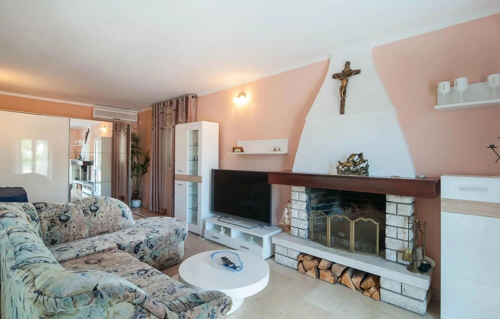3 Bedroom Awesome Home In Splitska