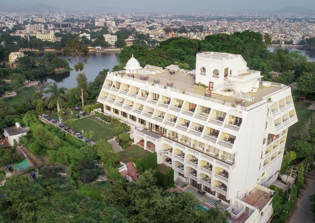 Hotel Hilltop Palace