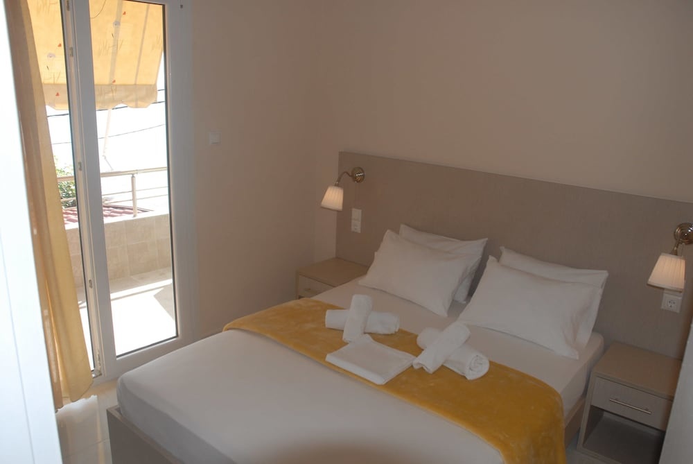 Eleni Kandilari Rooms