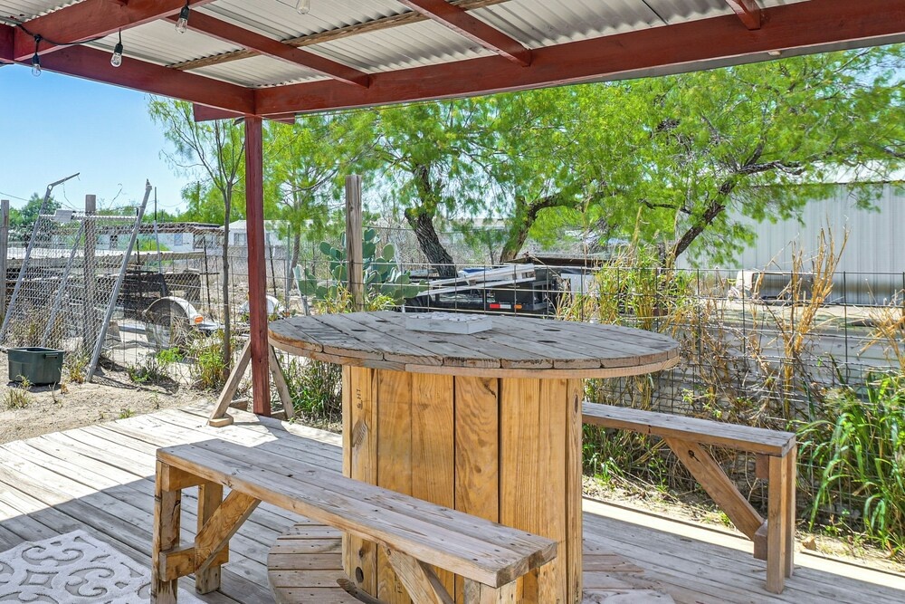 Under 1 Mi to Town! Family Home in Crystal City