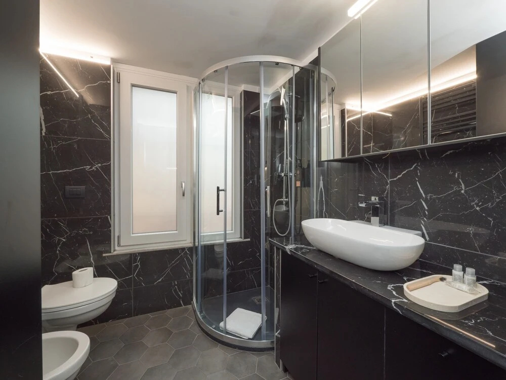 Farini - Charming One-bedroom Apartment in Isola Area