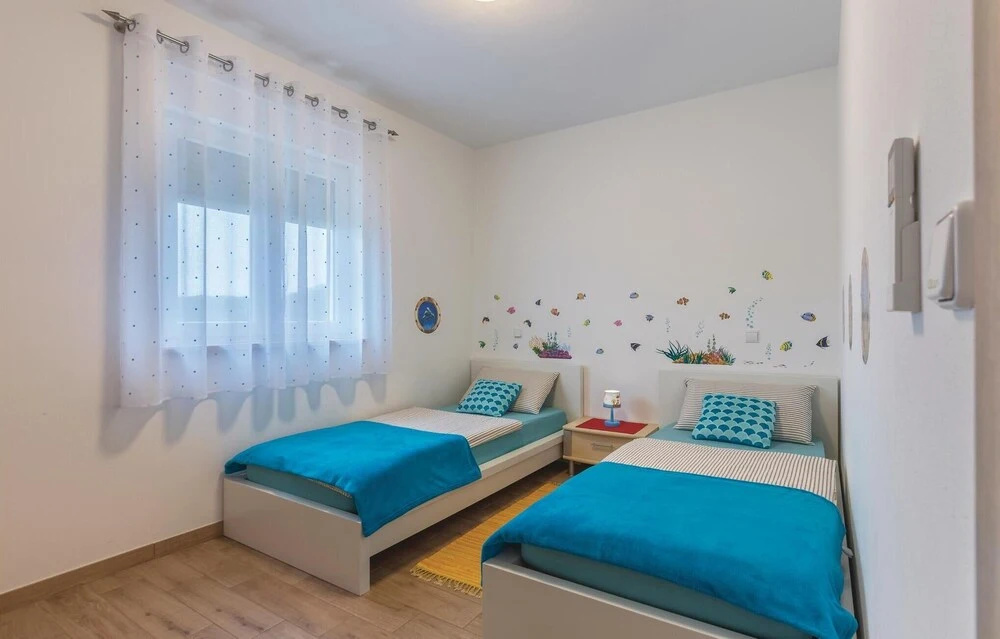 Nice Home In Liznjan With Wifi