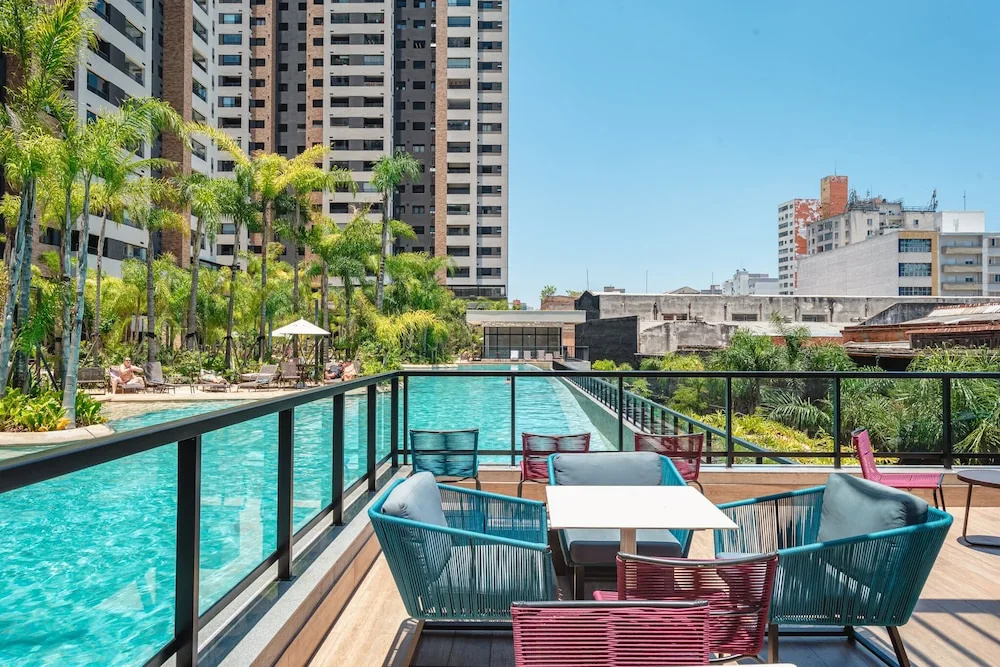 Skyline da cidade em Resort paradisíaco