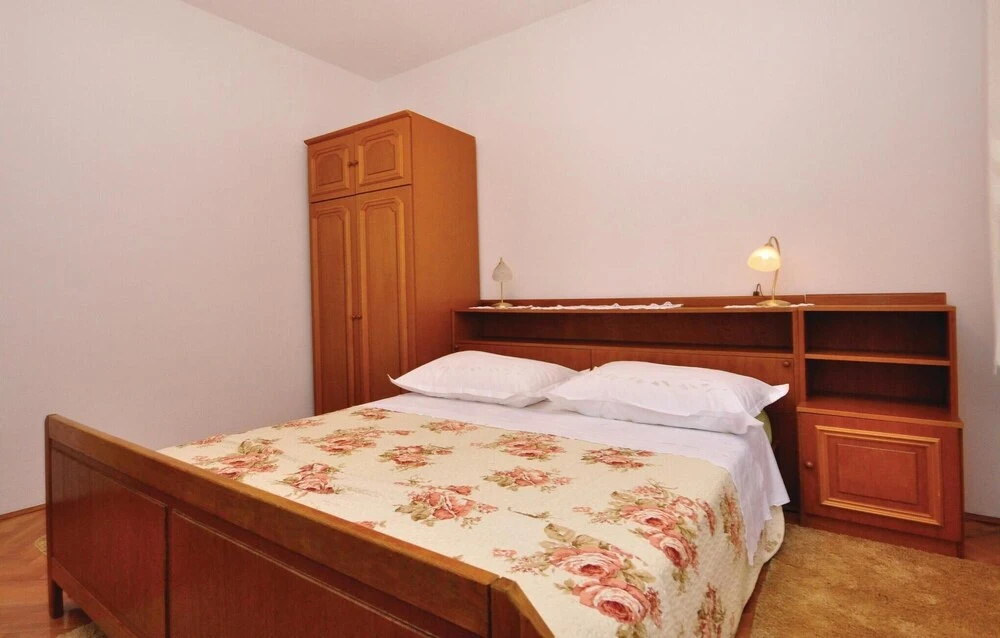 Beautiful Apartment in Lokva Rogoznica With 2 Bedrooms and Internet