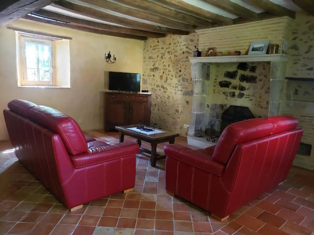 Charmante maison paysanne rénovée avec grand terrain, proche de la rivière et du village médiéval - FR-1-410-162