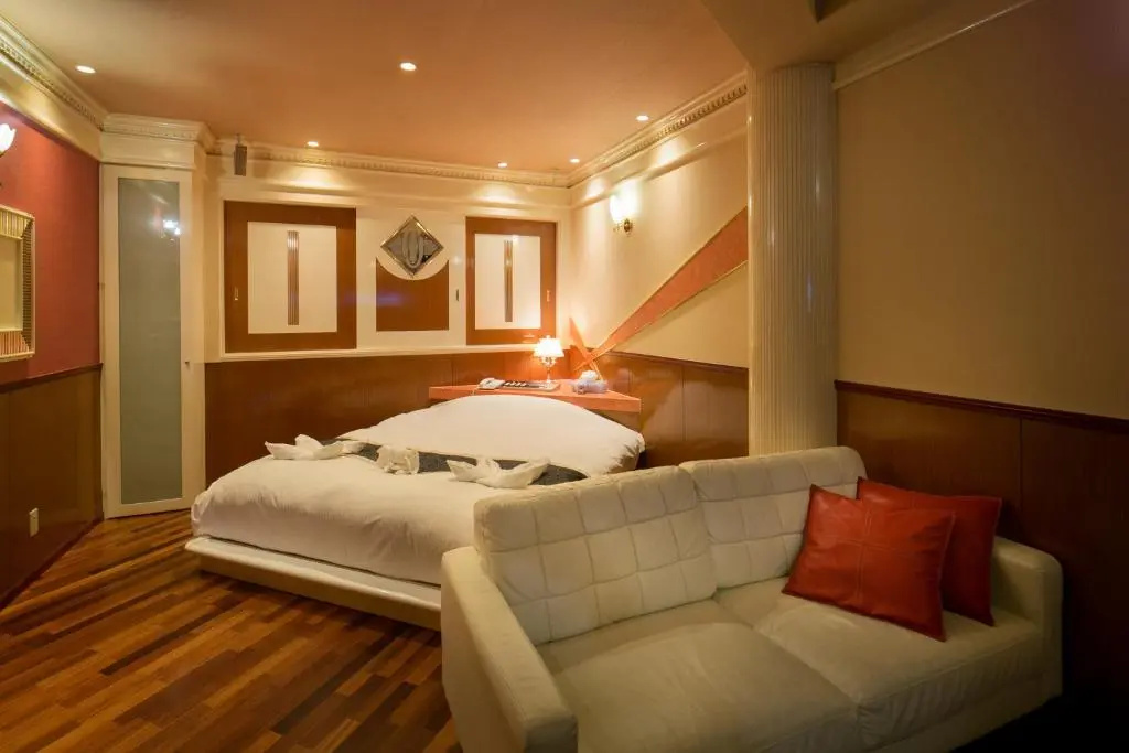 Hotel Bypass (Adult Only)