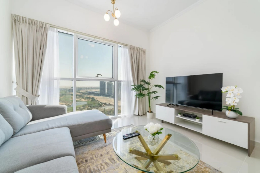 Immaculate 1BR apartment at Carson C
