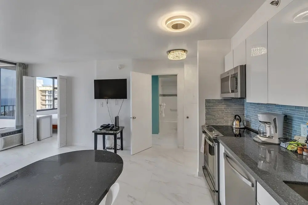 Standard Ocean View Condo - 36th Floor, Free parking & Wifi by Koko Resort Vacation Rentals
