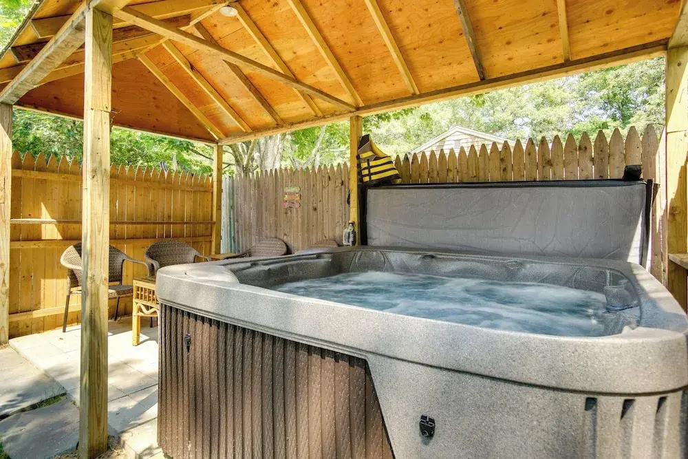 Hot Tub & Kayaks: Dog-friendly House in Yarmouth