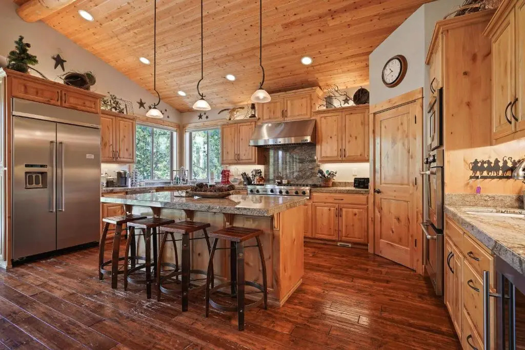 5 Vine Maple 6 Bedroom Home by Redawning