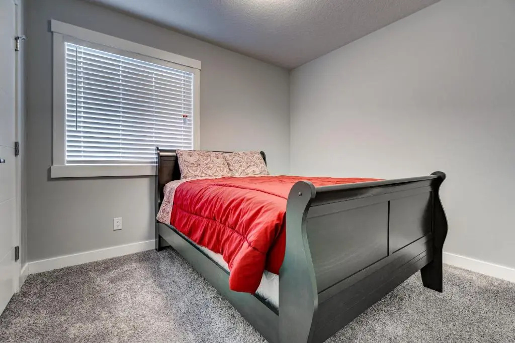 Three-Bedroom with Fireplace #41 Sunalta Downtown