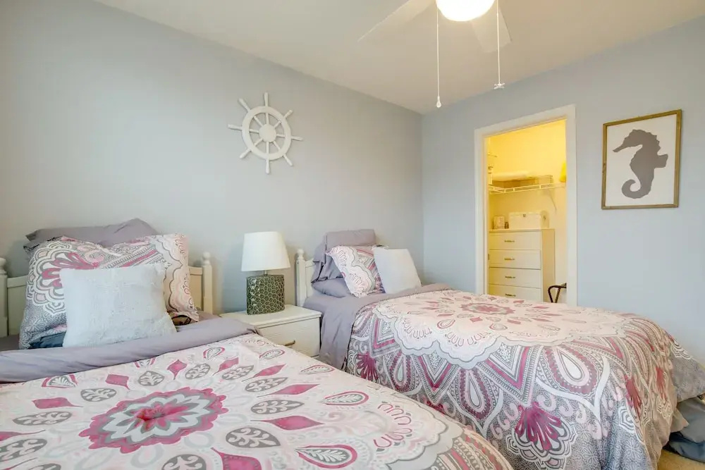Shuttle to Beach: Millville Townhome w/ Porch