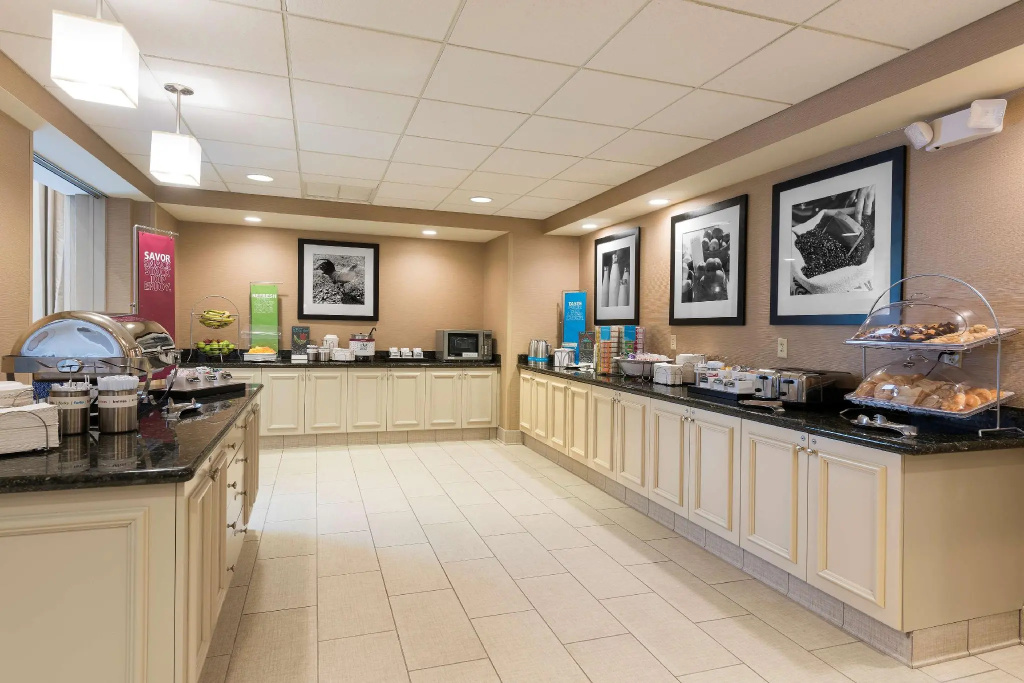 Hampton Inn & Suites Hartford-Manchester