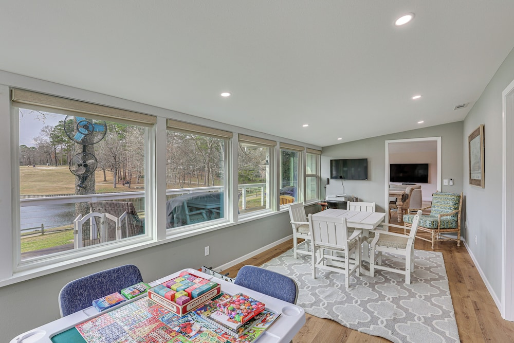 Fairway & Water Views! Peaceful Holly Lake Retreat