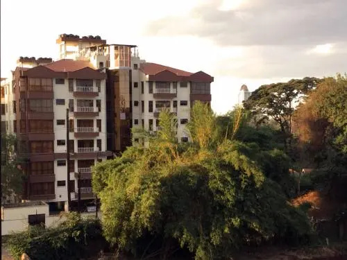 Elegant city views, 5 mins drive to city center