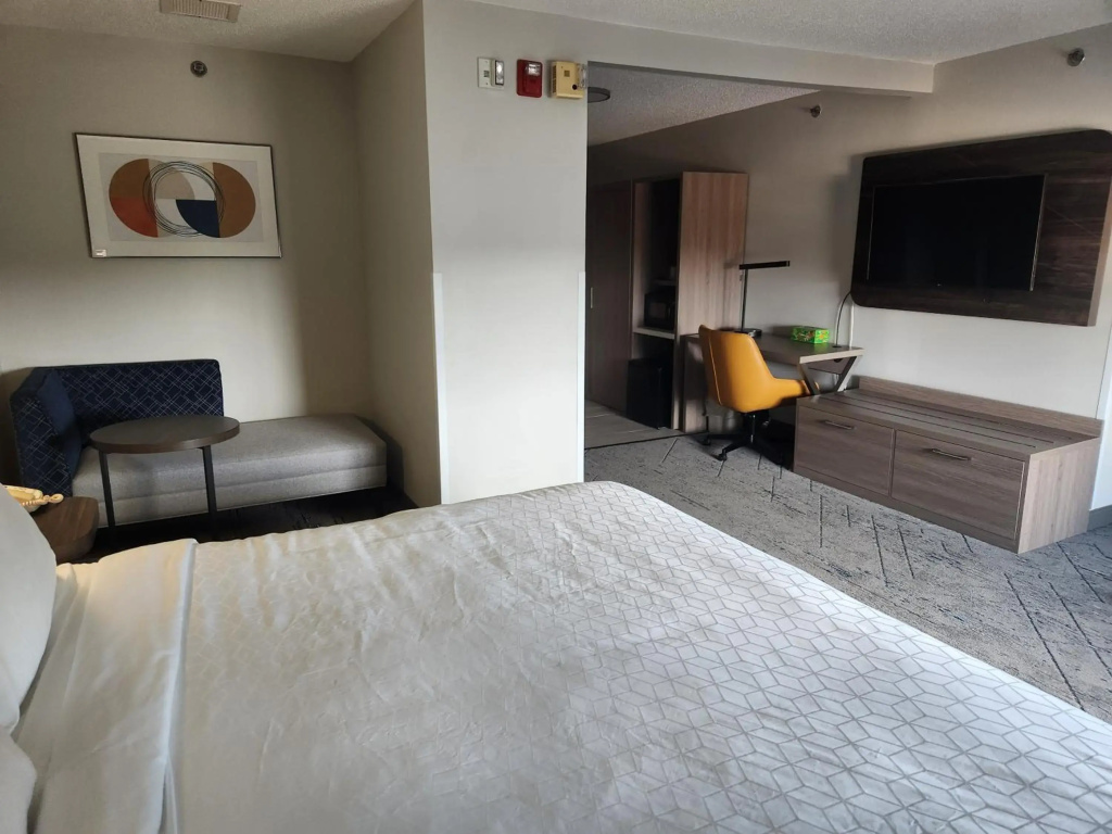 Holiday Inn Express & Suites Alliance by IHG