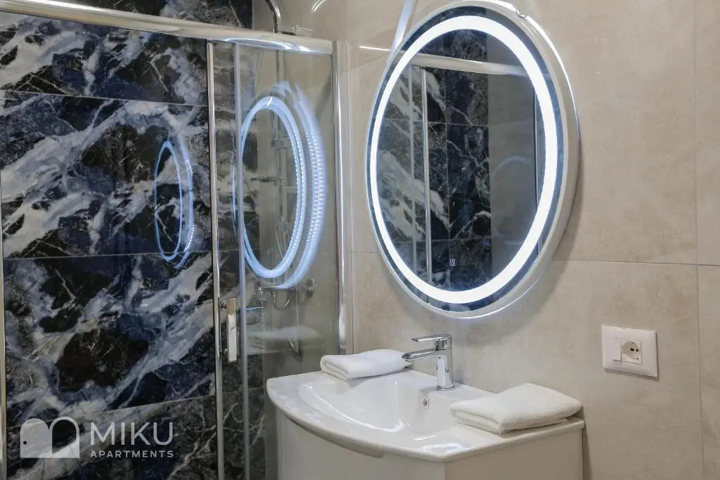Miku Apartment - LUX 2Bd Apartment At City Center