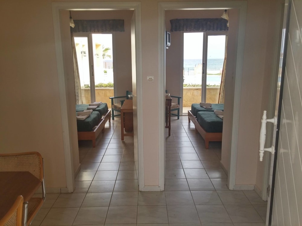 Chrisanna Apartments & Studios