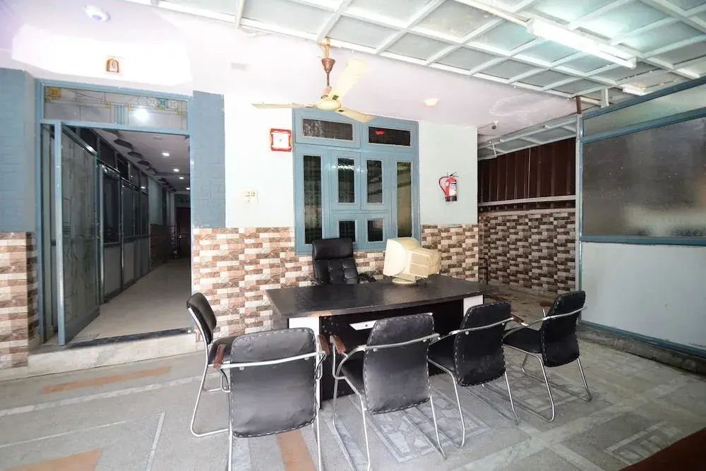 Oyo 28677 Hotel Jeevisha Inn