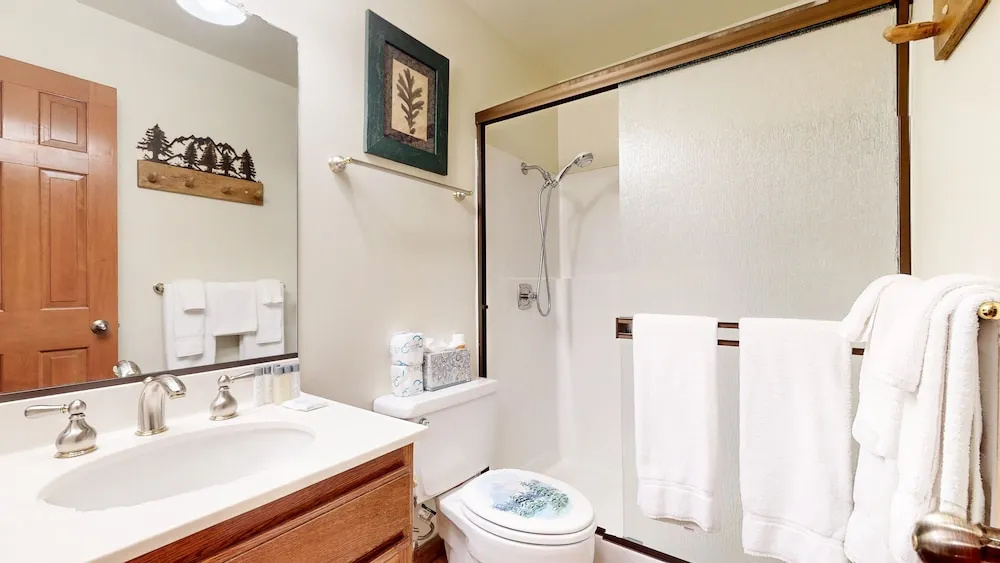 Walk to Mammoth Ski Lifts at Canyon Lodge Condo