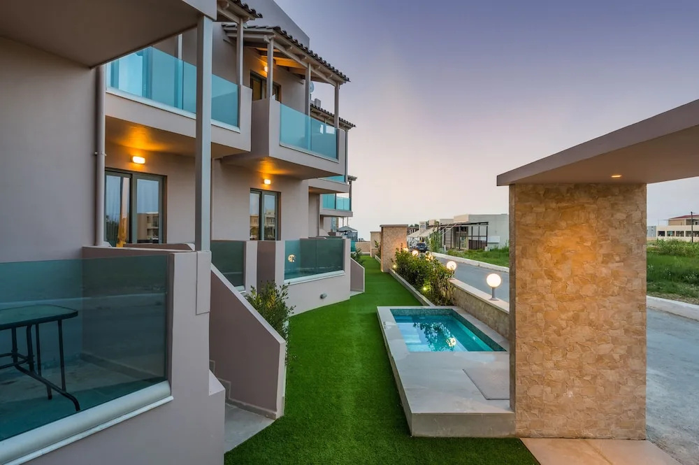 Aegean Breeze Luxury Apartments next to the sea