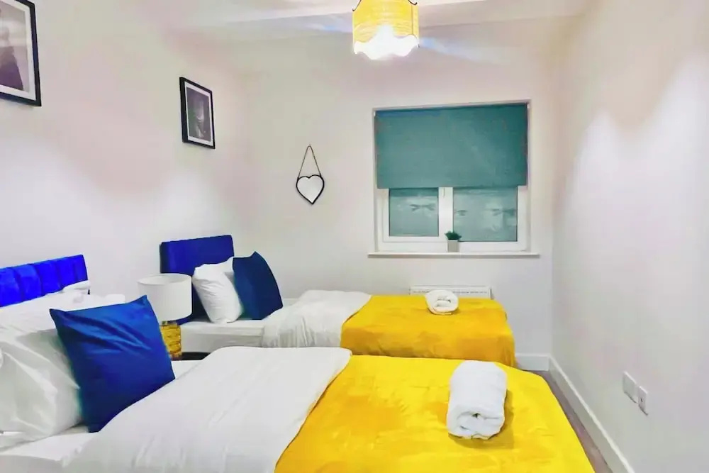House - Sleeps 12 - Hot tub - Pool Table - Parking