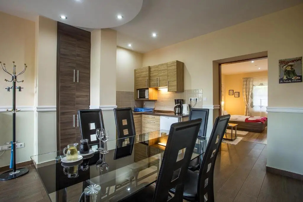 Nyirfa Apartmanház