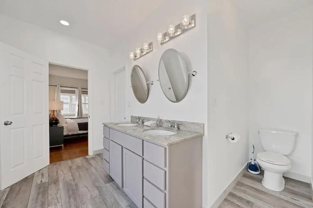 Charming Oak Park 4BD/3.5BA and 2 Private Parking by AllSet Turnover