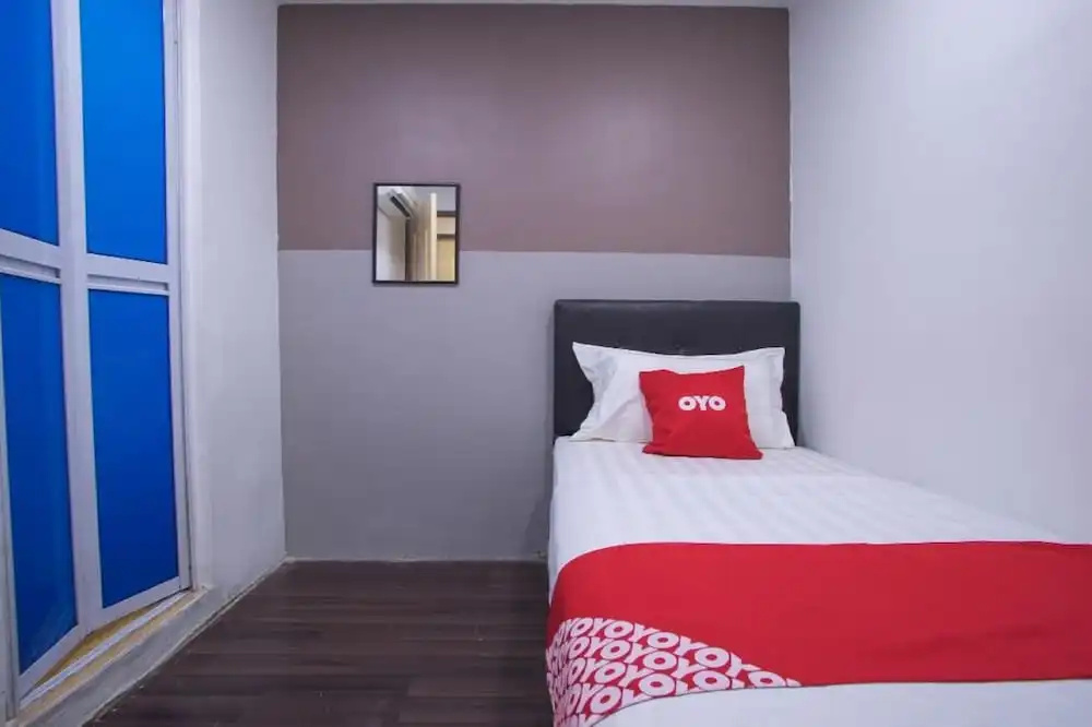Hotel O Taj (seksyen 13)