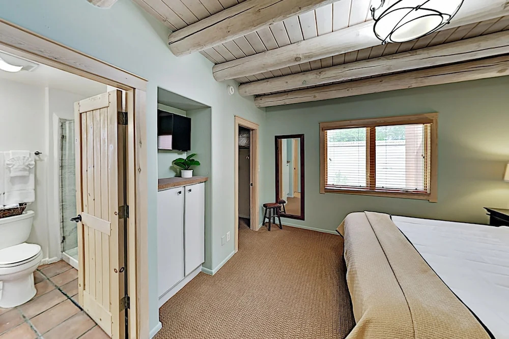 Stay Downtown! Chic Santa Barbara At Zona Rosa 1 Bedroom Condo