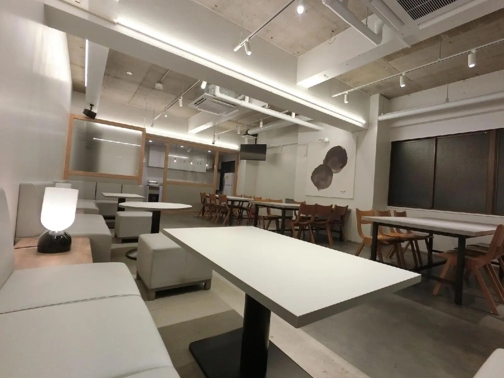 White Hostel Shinsaibashi