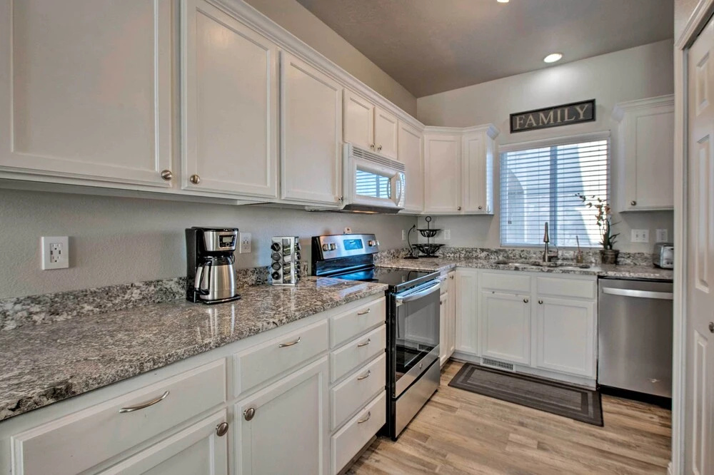 Mtn View Townhome w/ Amenities, 17 Mi to Snowbird!