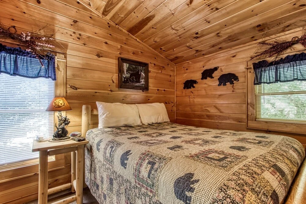 Mystic Mountain - Great Location! Close To All The Action! 2 Bedroom Cabin by RedAwning