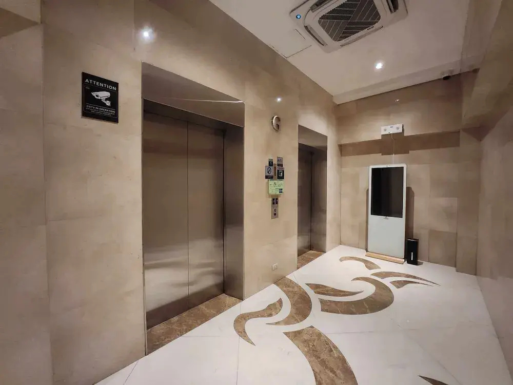 1 Bed Apartment - Sleeps 7 - Pool & Wifi