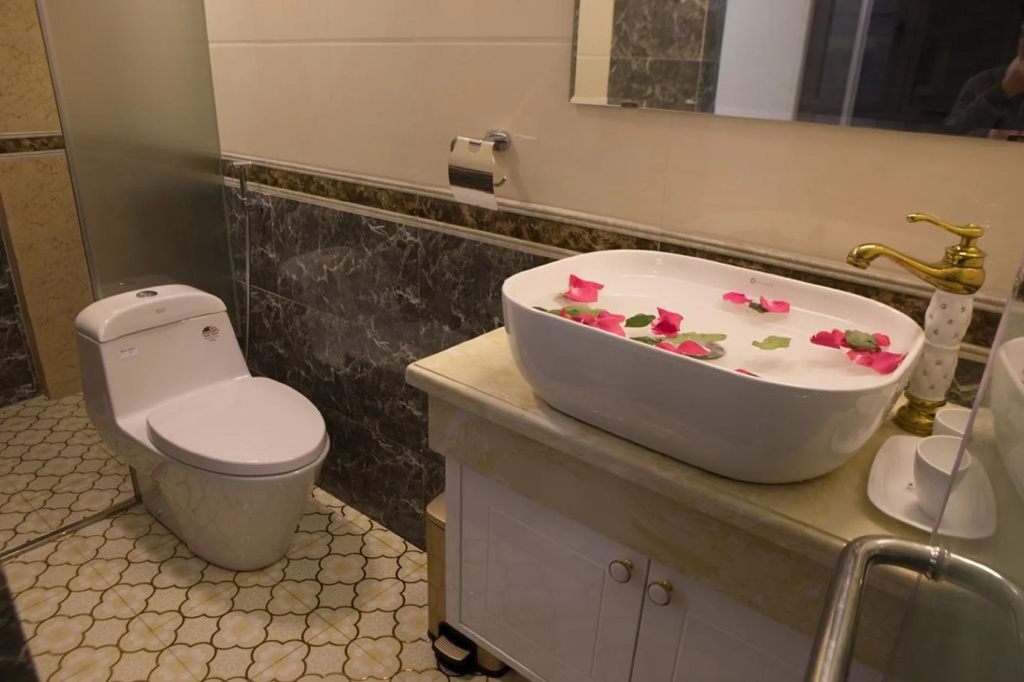 TrangTrang Premium Hotel & Sky Bar
