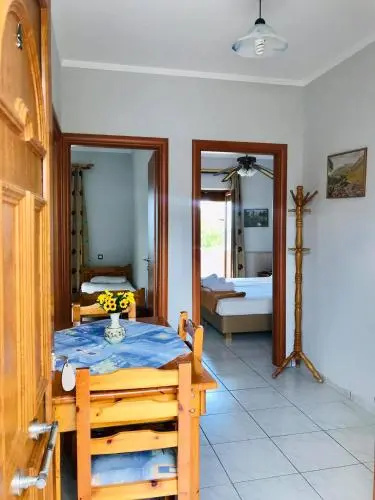 Aigeiros Apartments & restaurant
