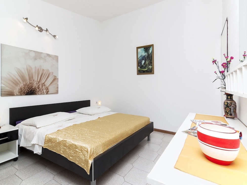 Apartments Amfora Valbandon