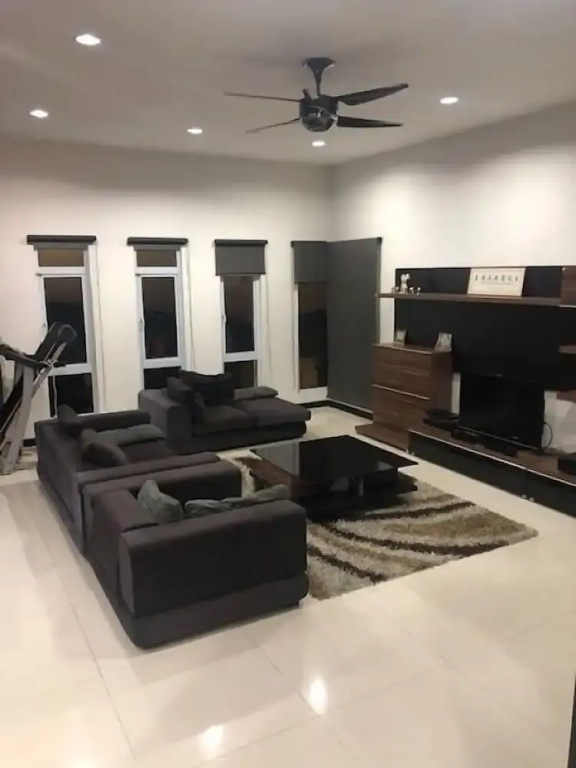 Bungalow by Pauline