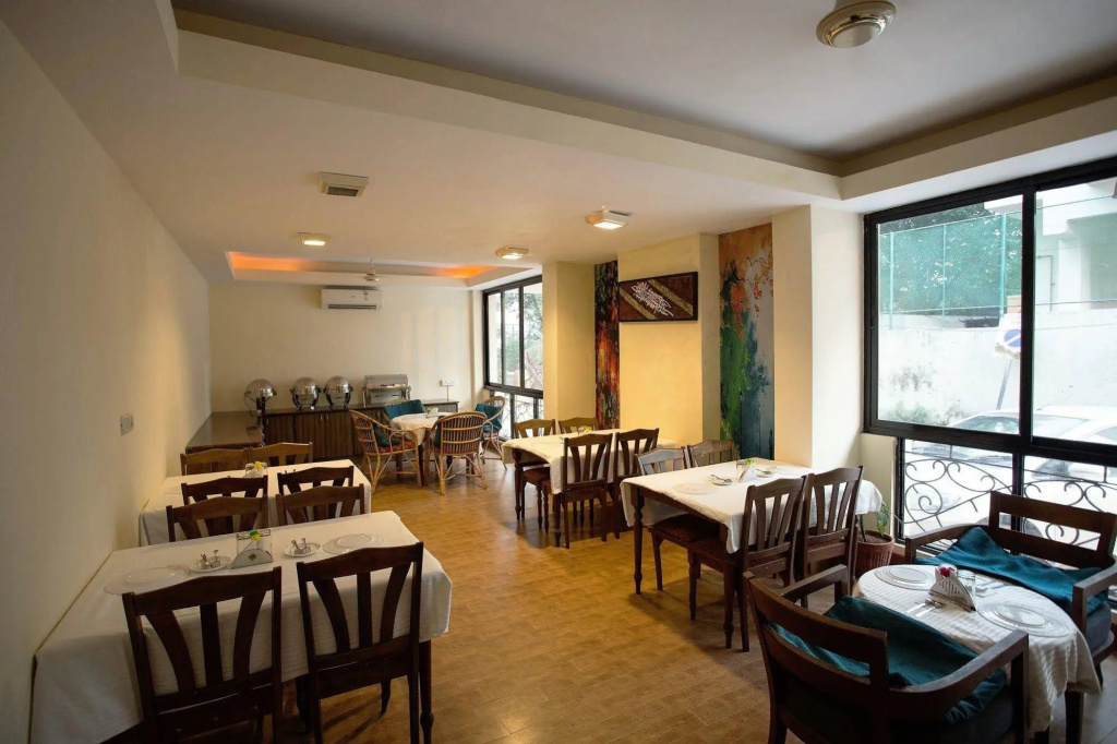 FabHotel Astor Suites HSR