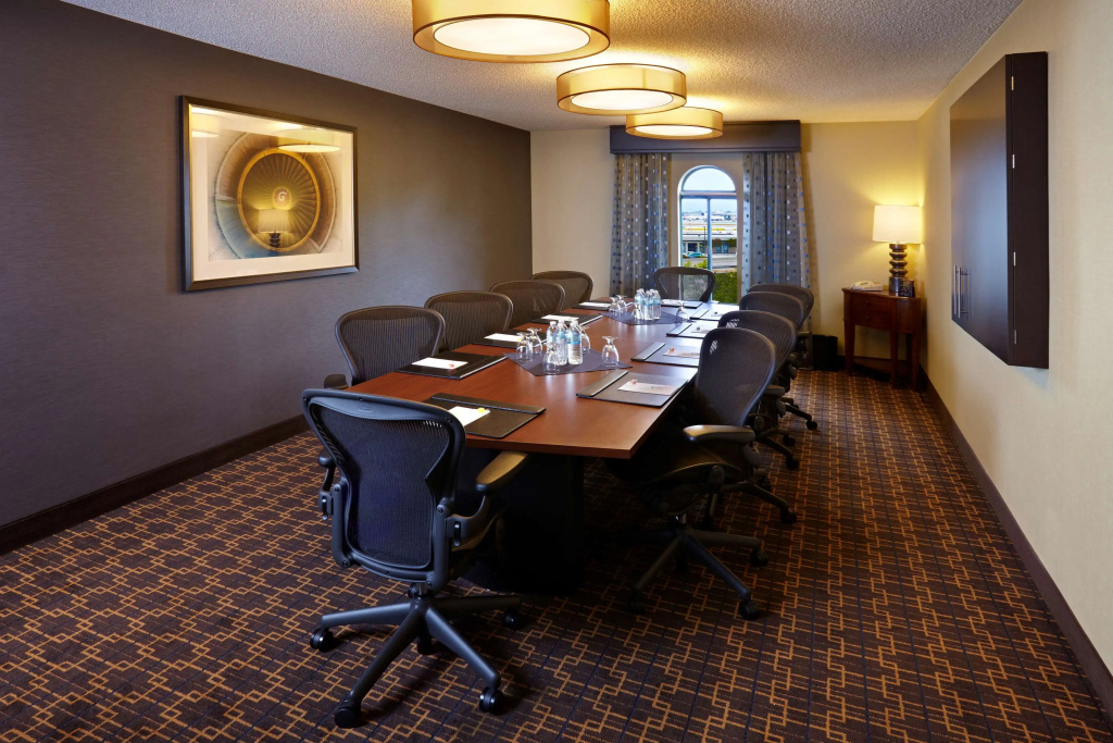 Embassy Suites by Hilton Los Angeles International Airport South