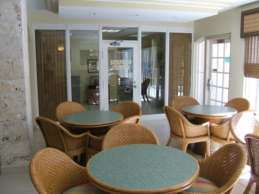 Castaways Resort & Suites