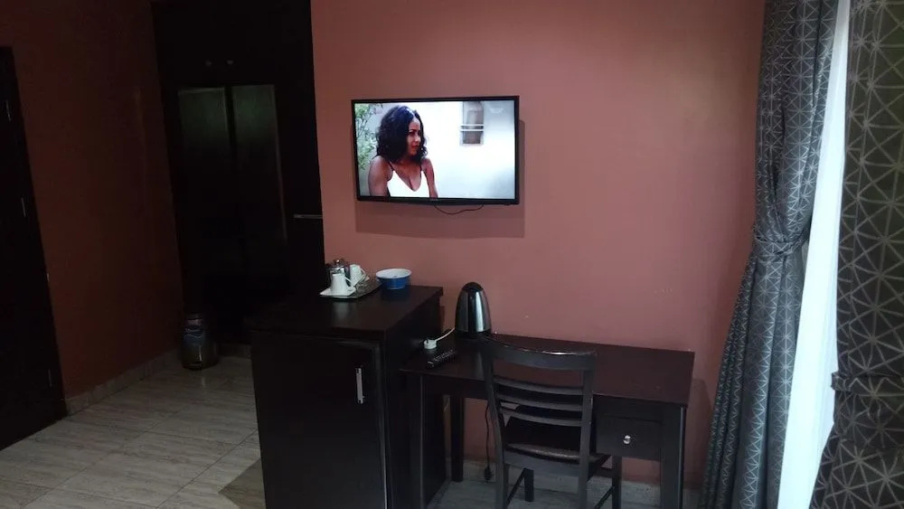 Hard Break Hotel and Suite